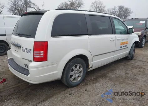 2010 Chrysler Town & Country Touring z USA, uszkodzony, nr VIN 2A4RR5D11AR308969